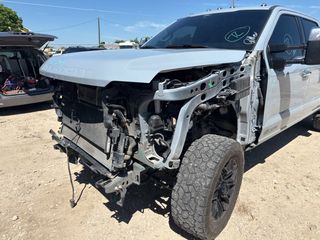 2024 Ford F-250 LARIAT - Primary Damage Right Image